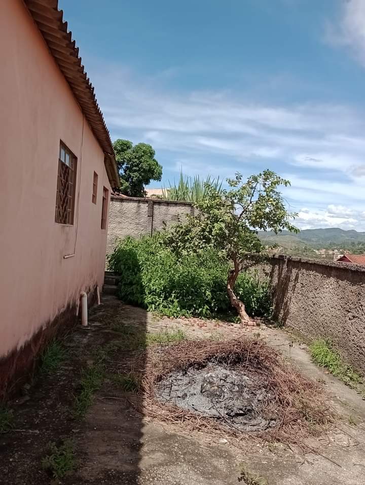 Vende-se casa com dois  quartos, no bairro adelmolândia, Sabará-G