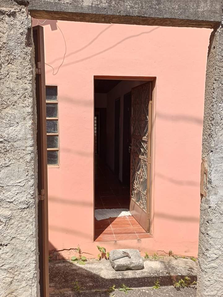 Vende-se casa com dois  quartos, no bairro adelmolândia, Sabará-G