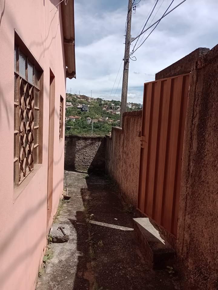 Vende-se casa com dois  quartos, no bairro adelmolândia, Sabará-G
