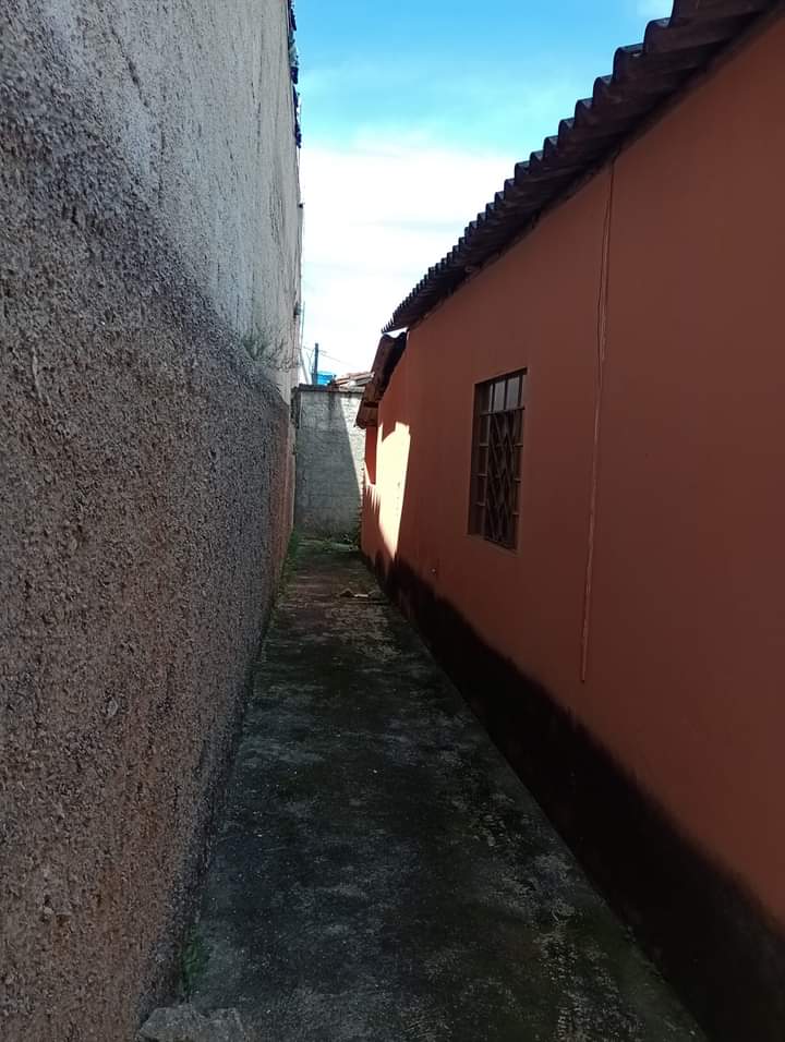 Vende-se casa com dois  quartos, no bairro adelmolândia, Sabará-G