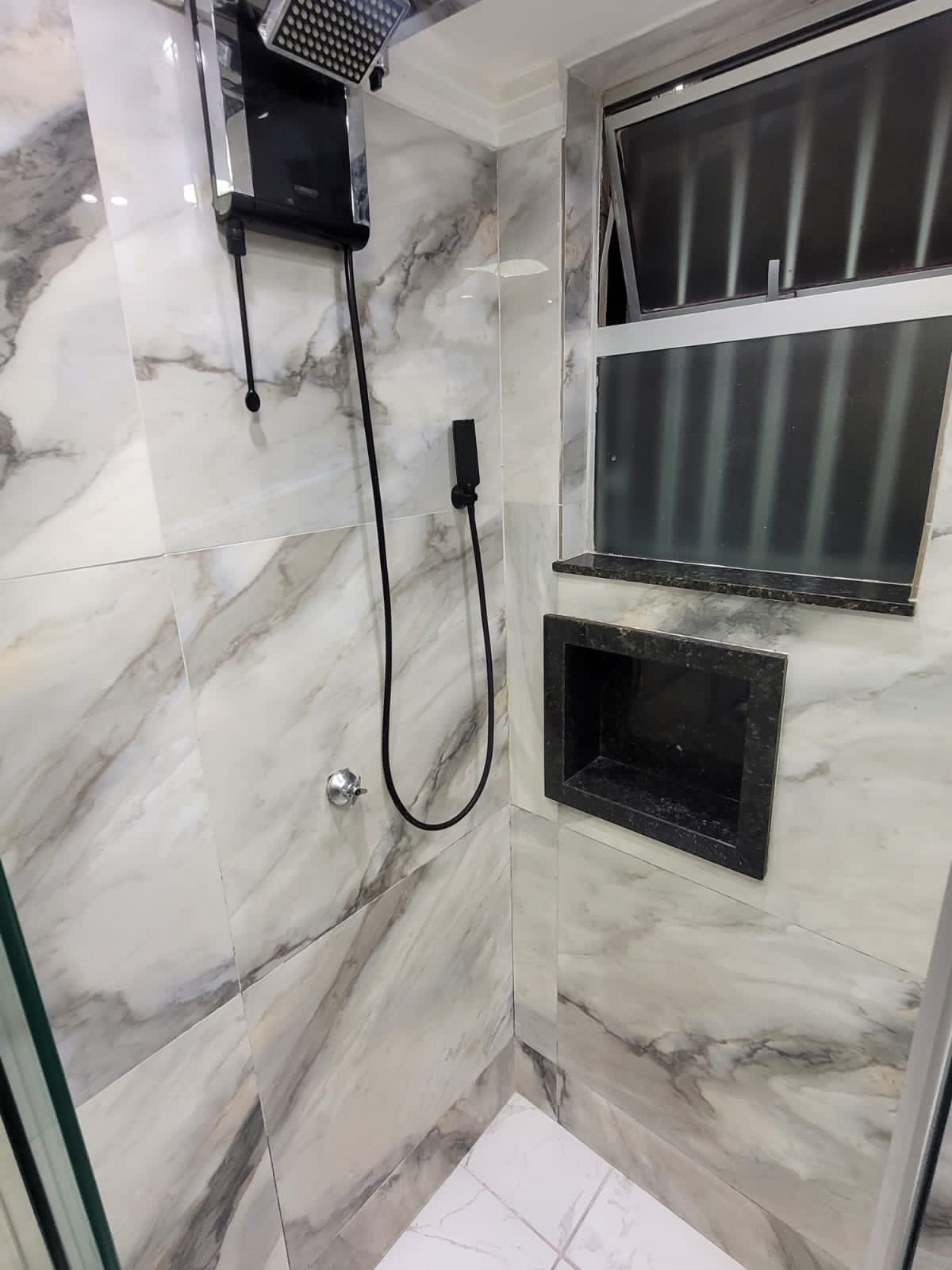 Vende-se excelente apartamento com dois quartos, no bairro Nações unidas, Sabará-MG, a 20 minutos do centro de BH.