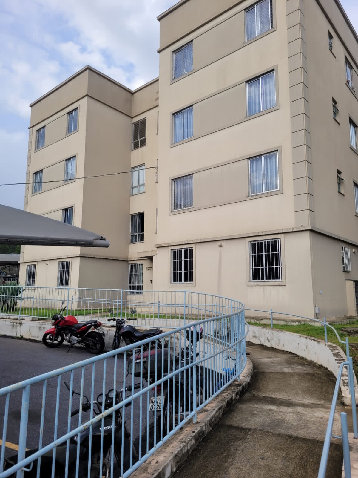 Vende-se excelente apartamento com dois quartos, no bairro Nações unidas, Sabará-MG, a 20 minutos do centro de BH.