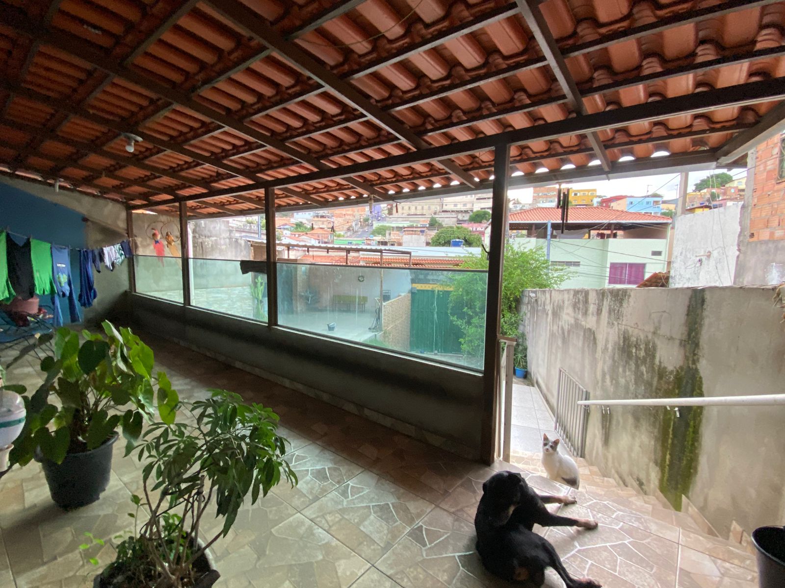 Vende-se esta casa com tres quartos, no bairro Goiânia, Belo Horizonte-MG