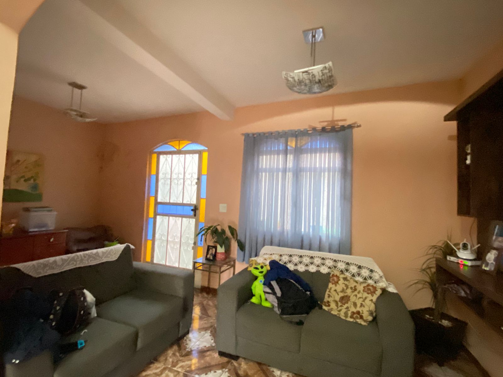 Vende-se esta casa com tres quartos, no bairro Goiânia, Belo Horizonte-MG