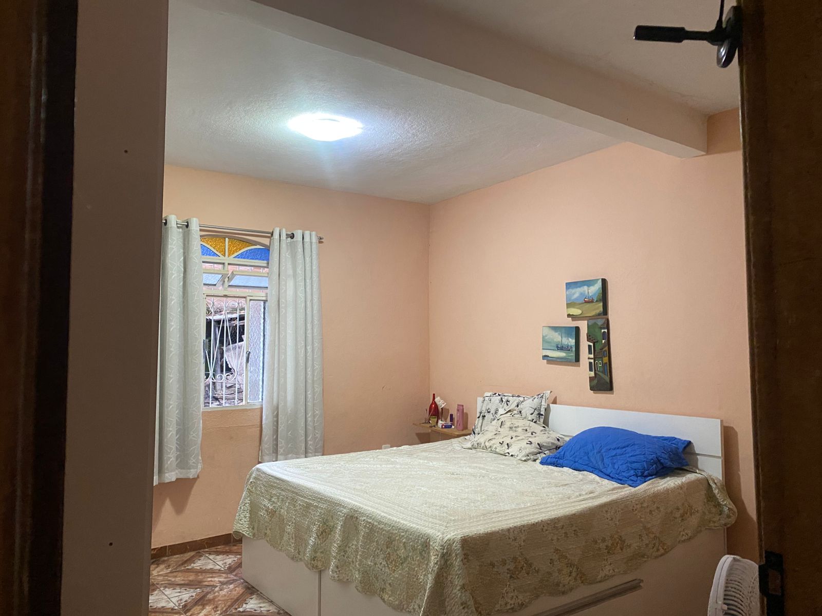 Vende-se esta casa com tres quartos, no bairro Goiânia, Belo Horizonte-MG