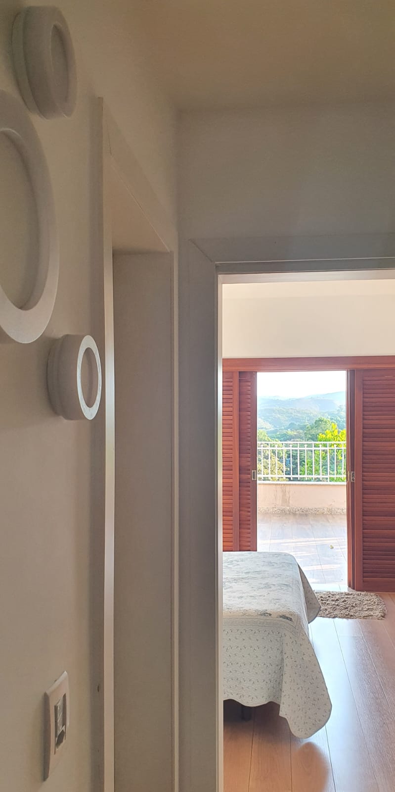 Vende-se ecelente casa em condomínio de luxo, Condomínio Eugenie Scharlé  em Sabará.