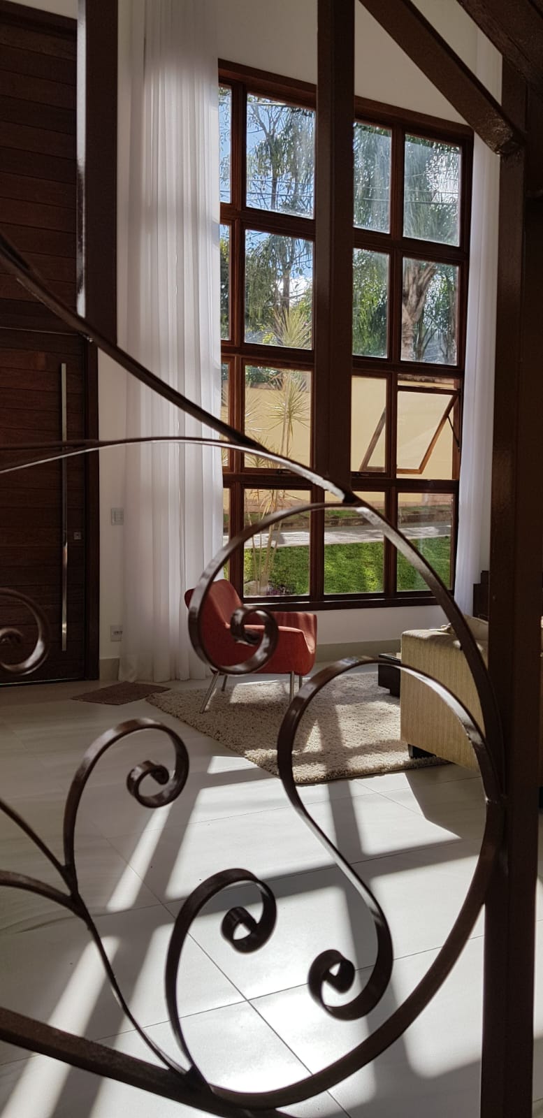 Vende-se ecelente casa em condomínio de luxo, Condomínio Eugenie Scharlé  em Sabará.