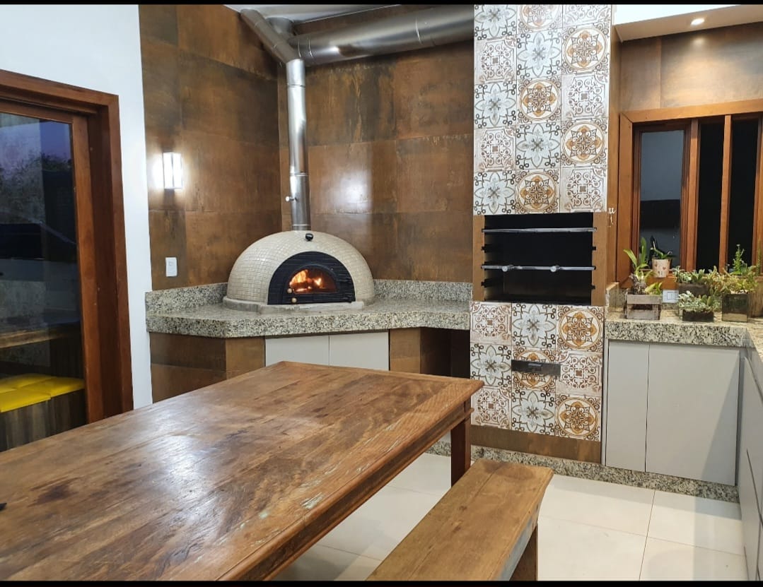 Vende-se ecelente casa em condomínio de luxo, Condomínio Eugenie Scharlé  em Sabará.