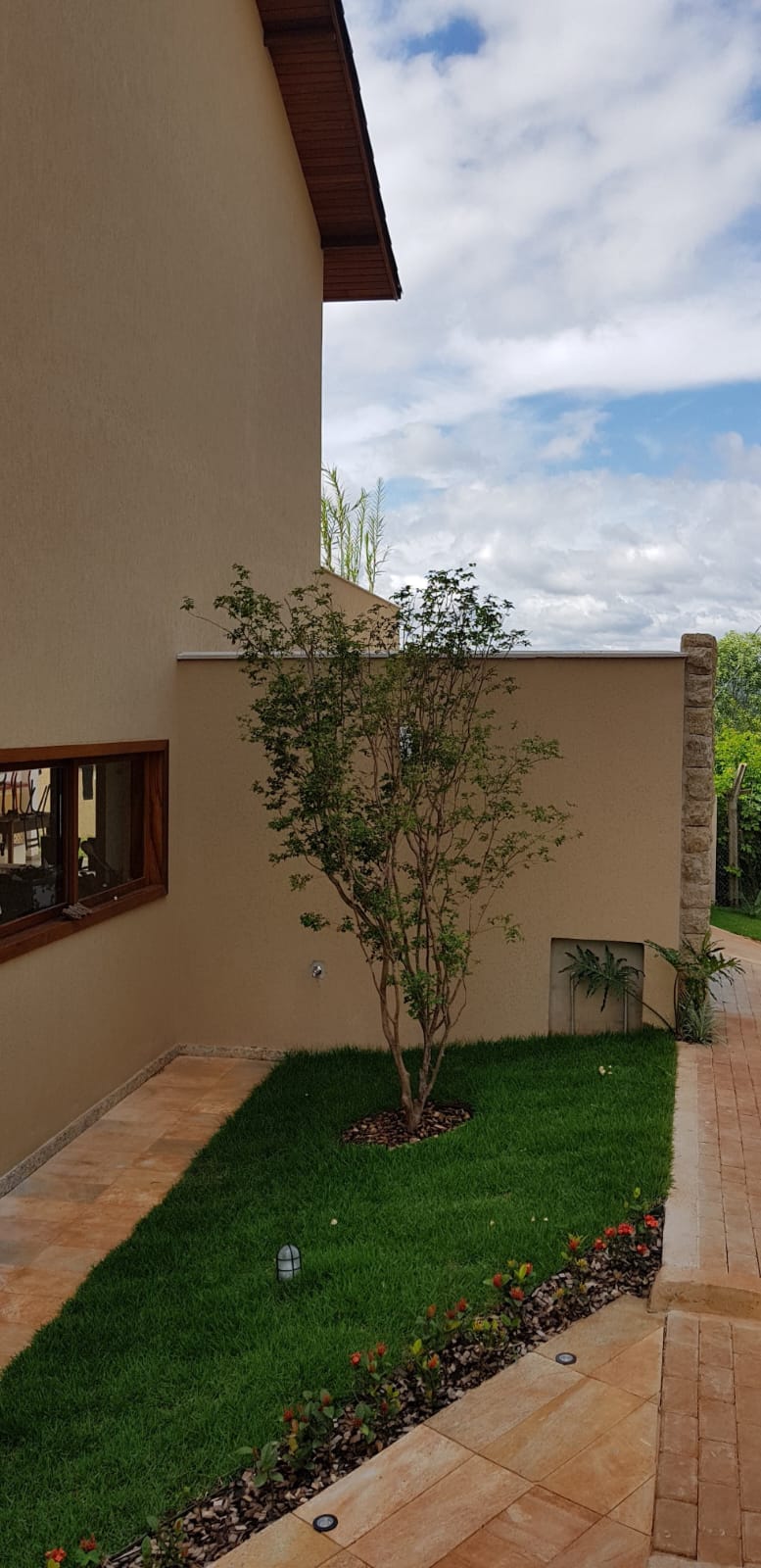 Vende-se ecelente casa em condomínio de luxo, Condomínio Eugenie Scharlé  em Sabará.