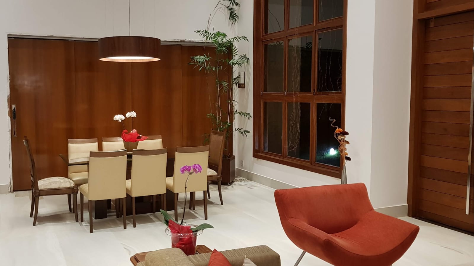 Vende-se ecelente casa em condomínio de luxo, Condomínio Eugenie Scharlé  em Sabará.