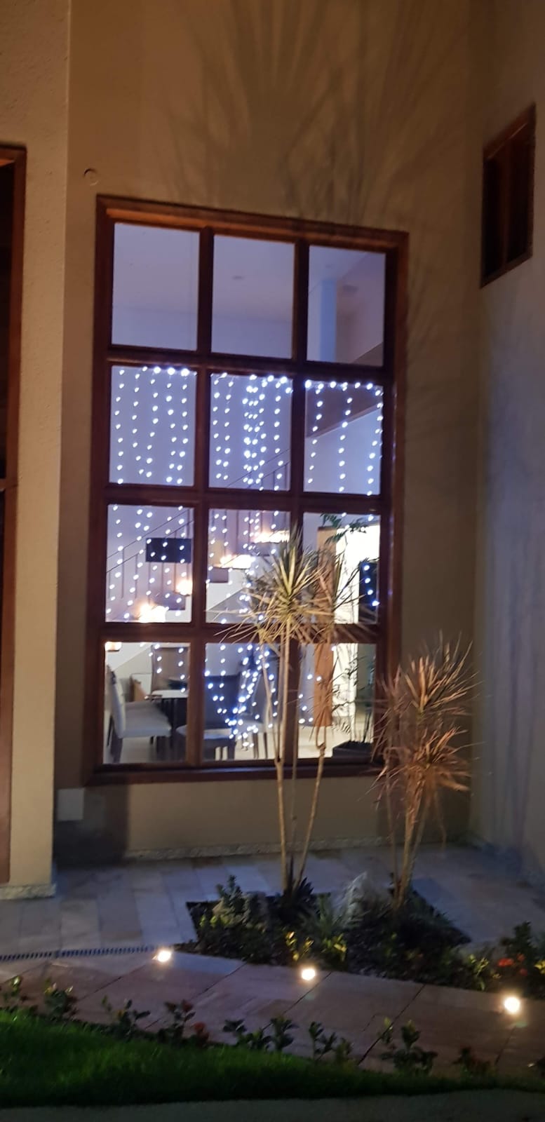 Vende-se ecelente casa em condomínio de luxo, Condomínio Eugenie Scharlé  em Sabará.