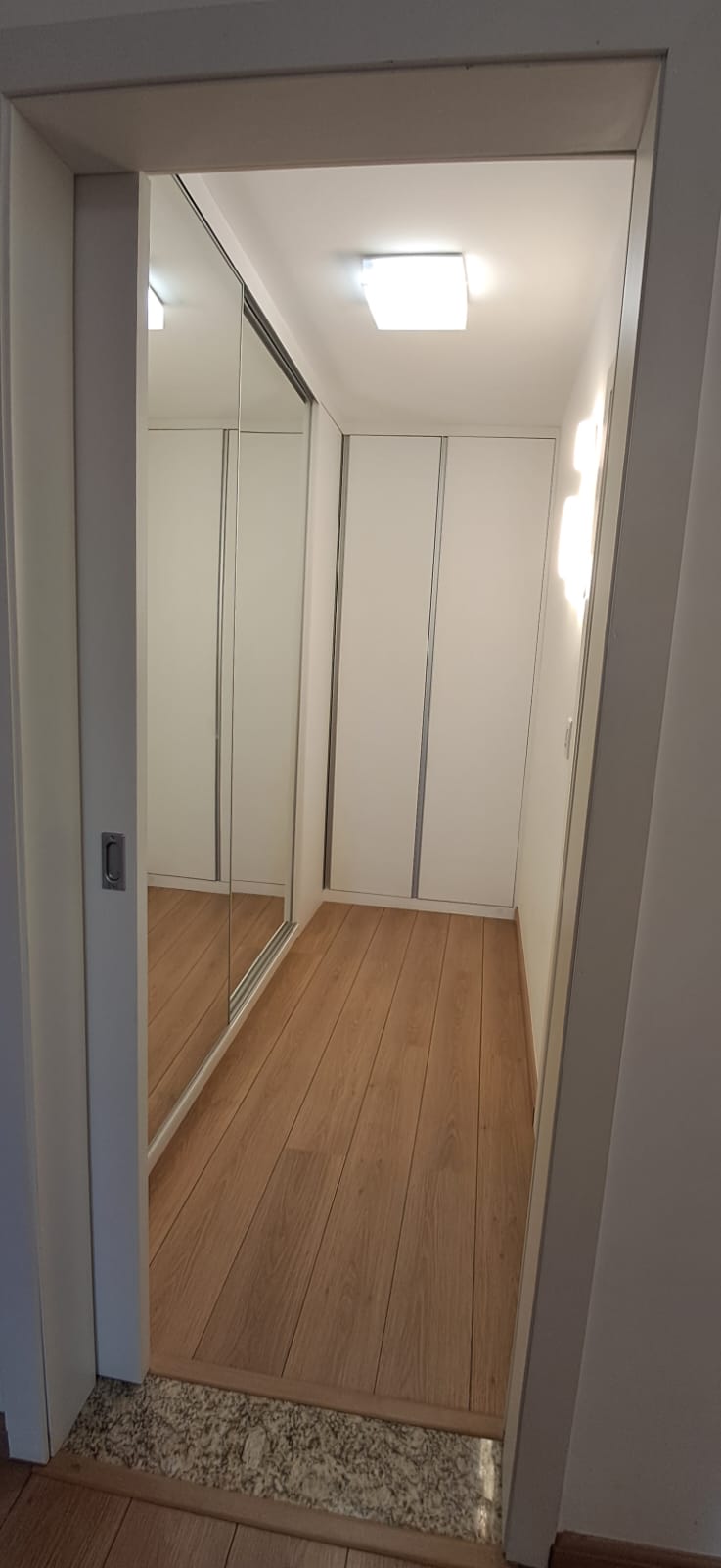 Vende-se ecelente casa em condomínio de luxo, Condomínio Eugenie Scharlé  em Sabará.