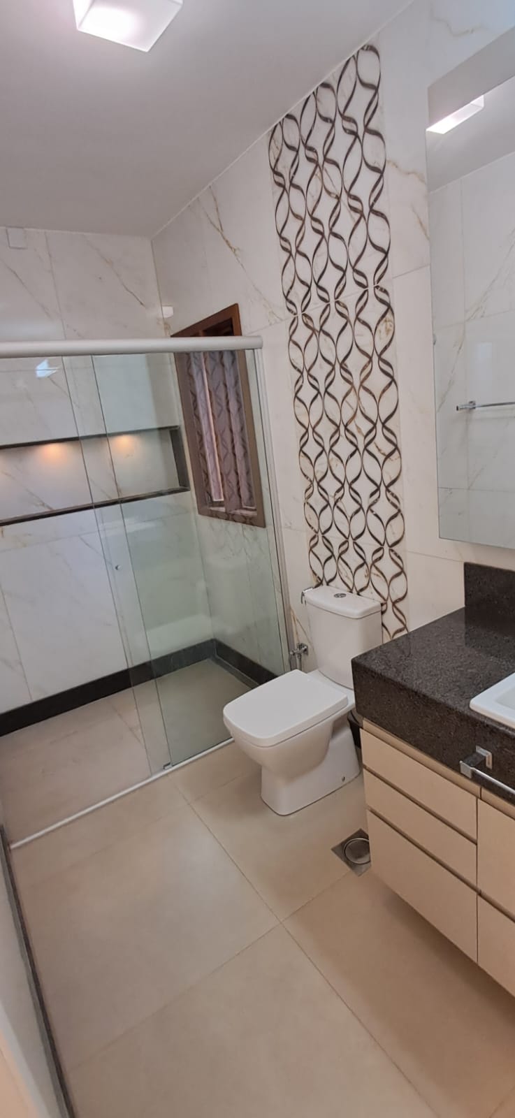 Vende-se ecelente casa em condomínio de luxo, Condomínio Eugenie Scharlé  em Sabará.