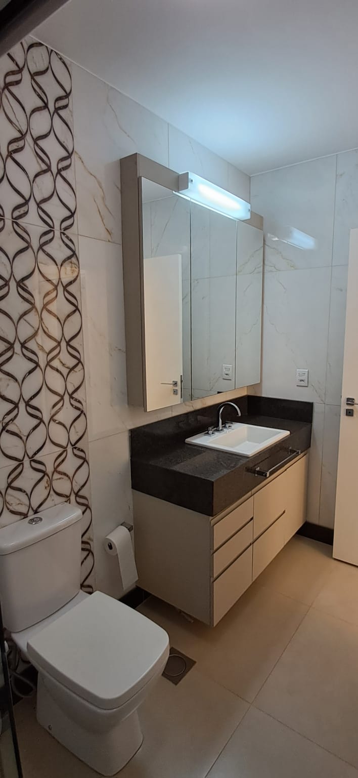 Vende-se ecelente casa em condomínio de luxo, Condomínio Eugenie Scharlé  em Sabará.