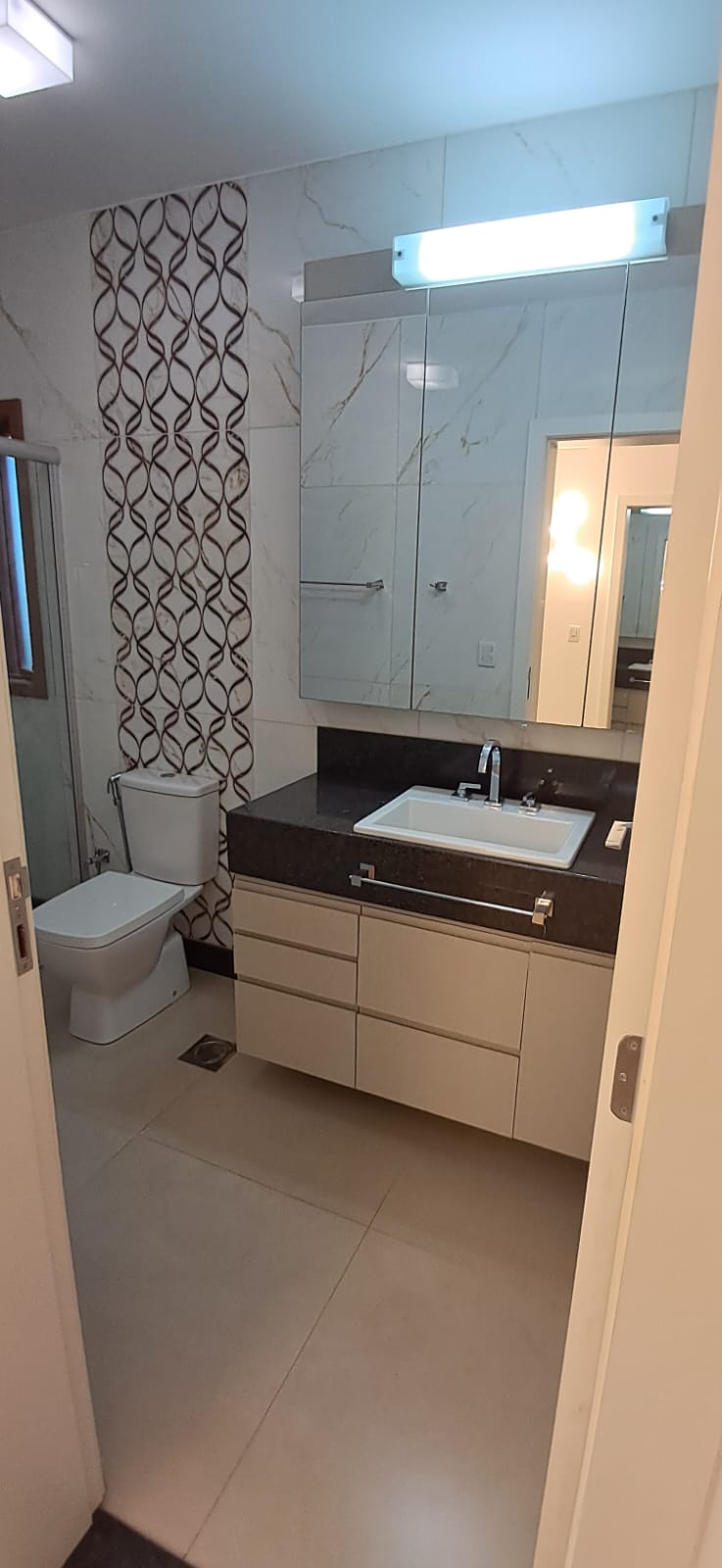Vende-se ecelente casa em condomínio de luxo, Condomínio Eugenie Scharlé  em Sabará.