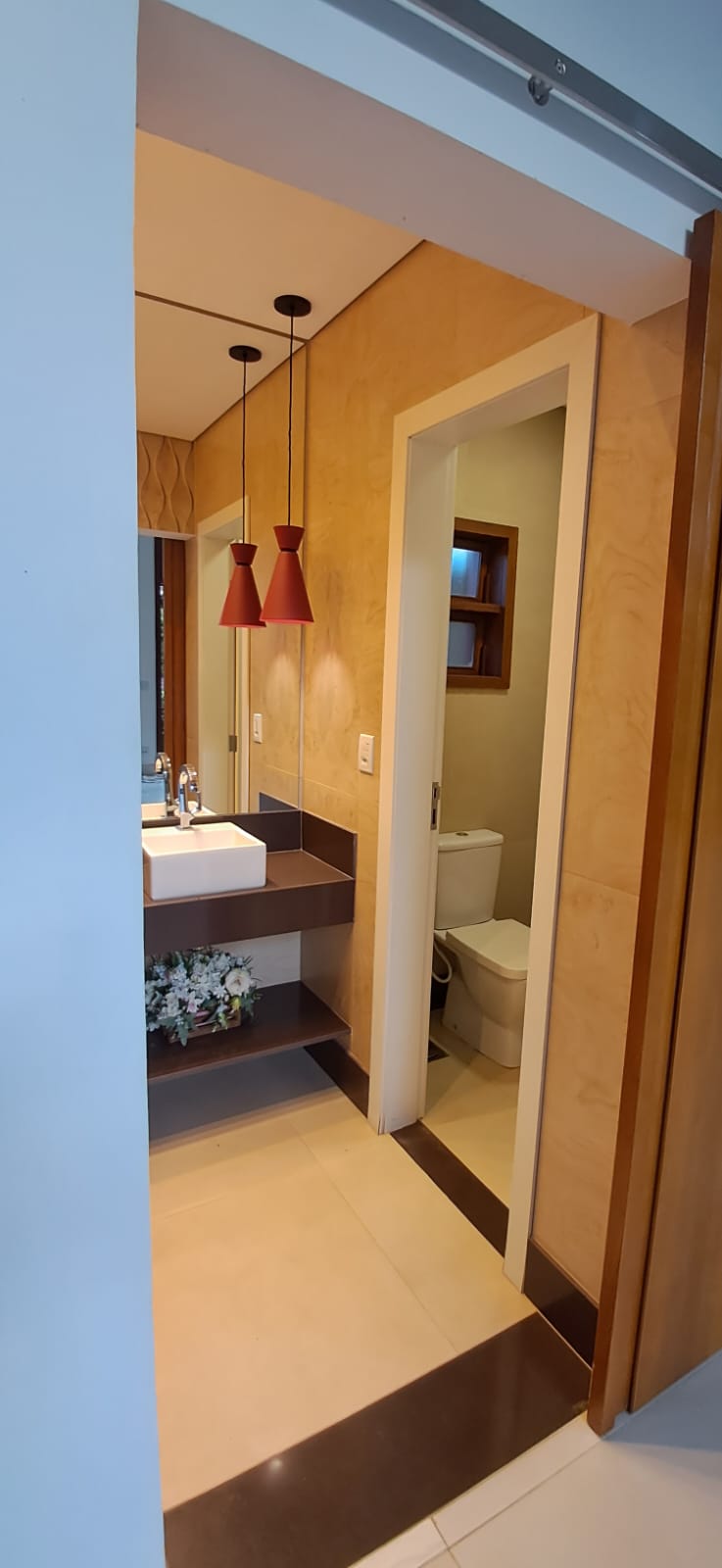 Vende-se ecelente casa em condomínio de luxo, Condomínio Eugenie Scharlé  em Sabará.
