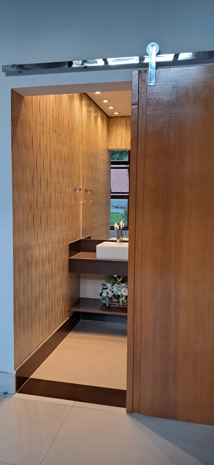 Vende-se ecelente casa em condomínio de luxo, Condomínio Eugenie Scharlé  em Sabará.