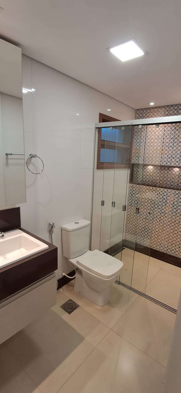 Vende-se ecelente casa em condomínio de luxo, Condomínio Eugenie Scharlé  em Sabará.