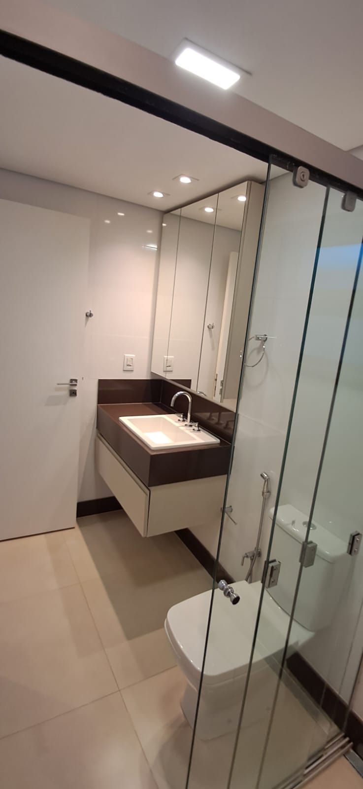 Vende-se ecelente casa em condomínio de luxo, Condomínio Eugenie Scharlé  em Sabará.