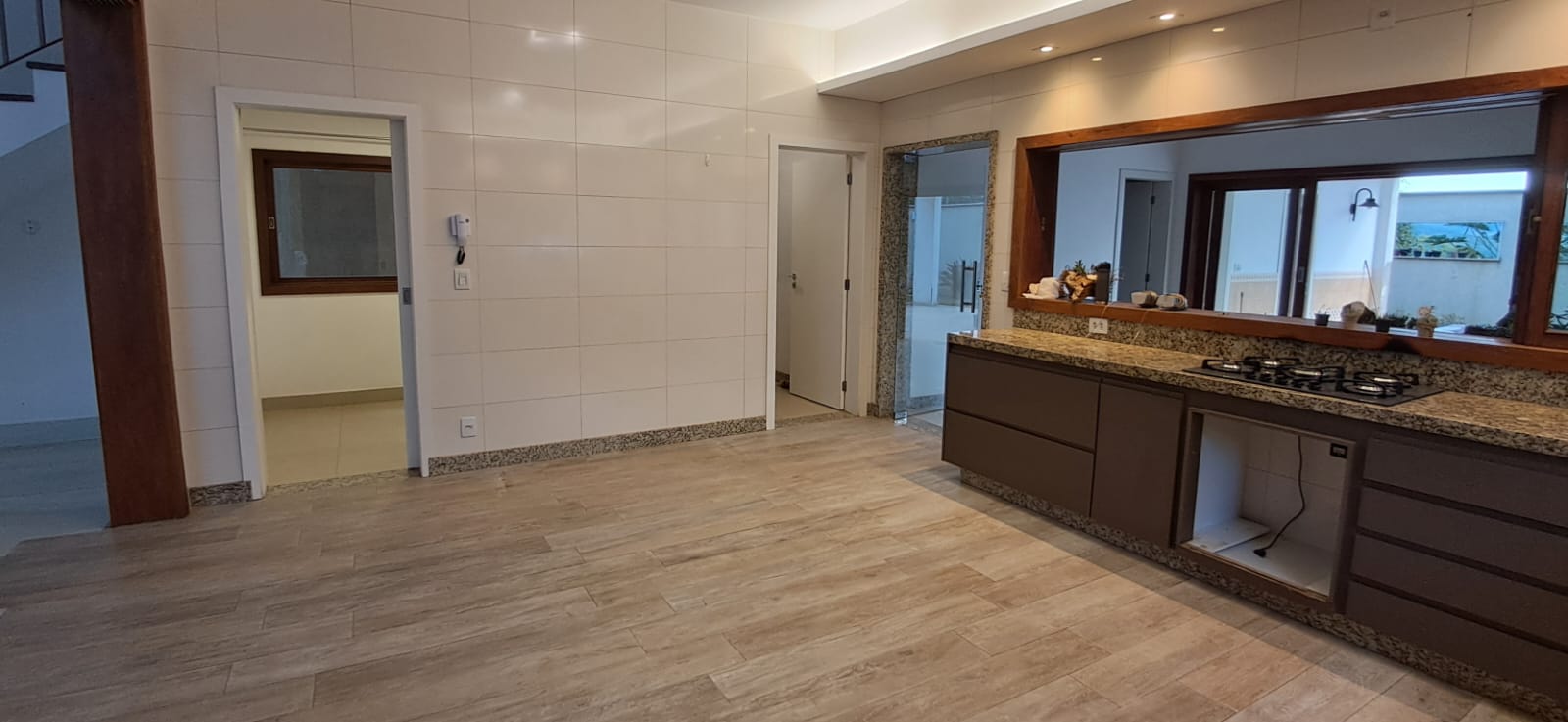 Vende-se ecelente casa em condomínio de luxo, Condomínio Eugenie Scharlé  em Sabará.