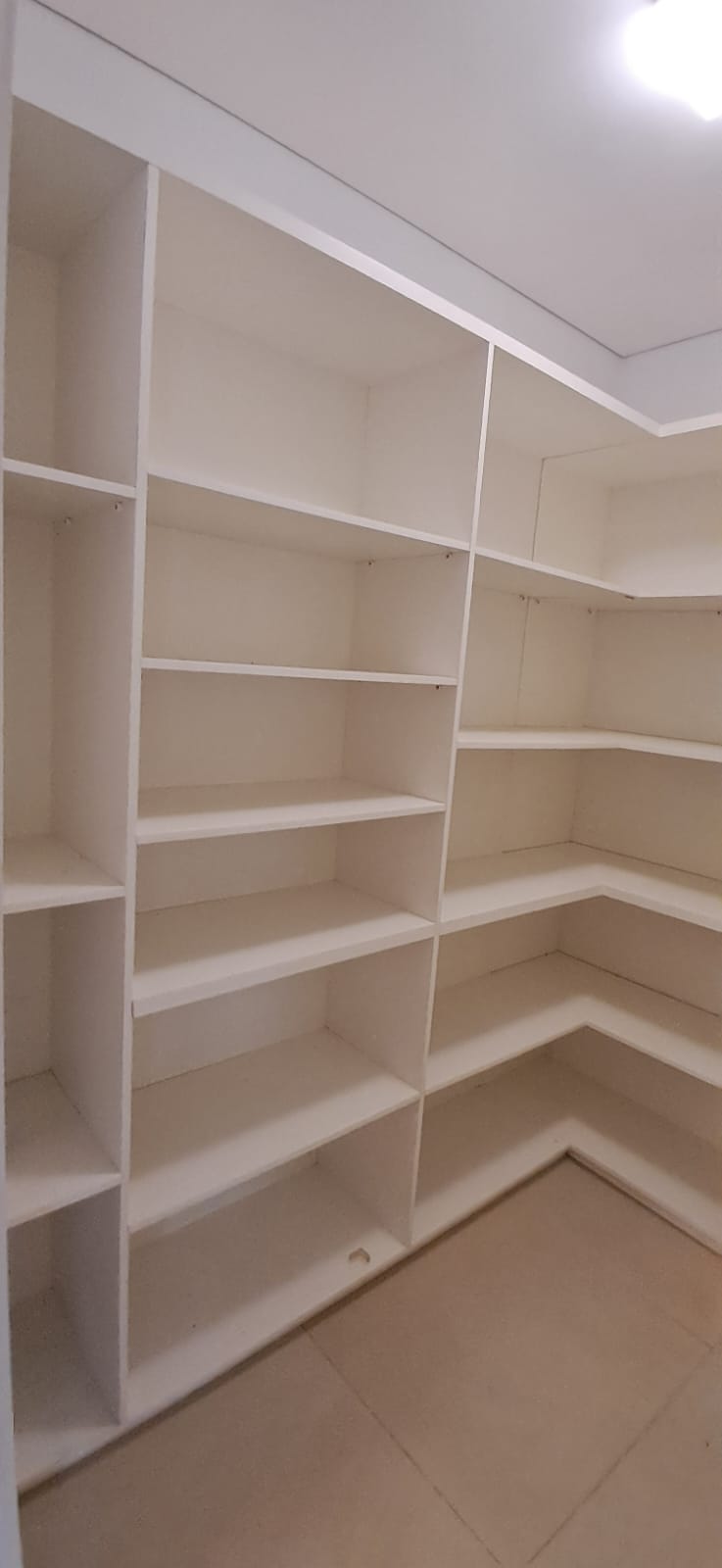 Vende-se ecelente casa em condomínio de luxo, Condomínio Eugenie Scharlé  em Sabará.