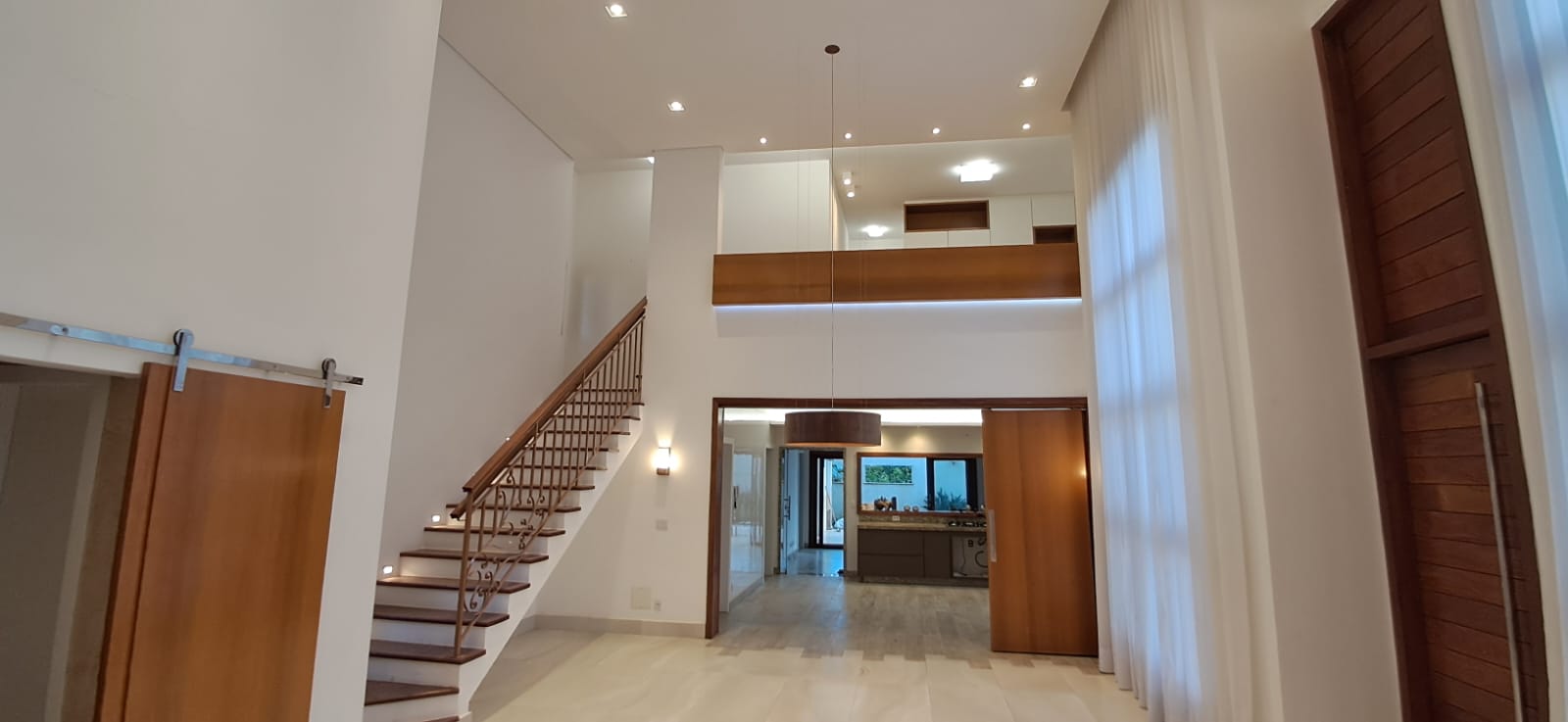 Vende-se ecelente casa em condomínio de luxo, Condomínio Eugenie Scharlé  em Sabará.