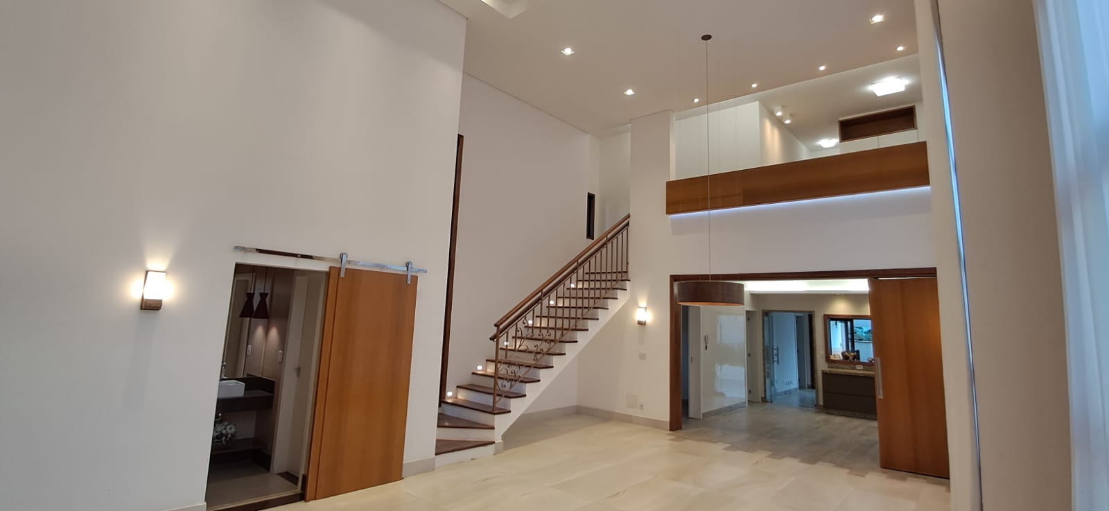 Vende-se ecelente casa em condomínio de luxo, Condomínio Eugenie Scharlé  em Sabará.