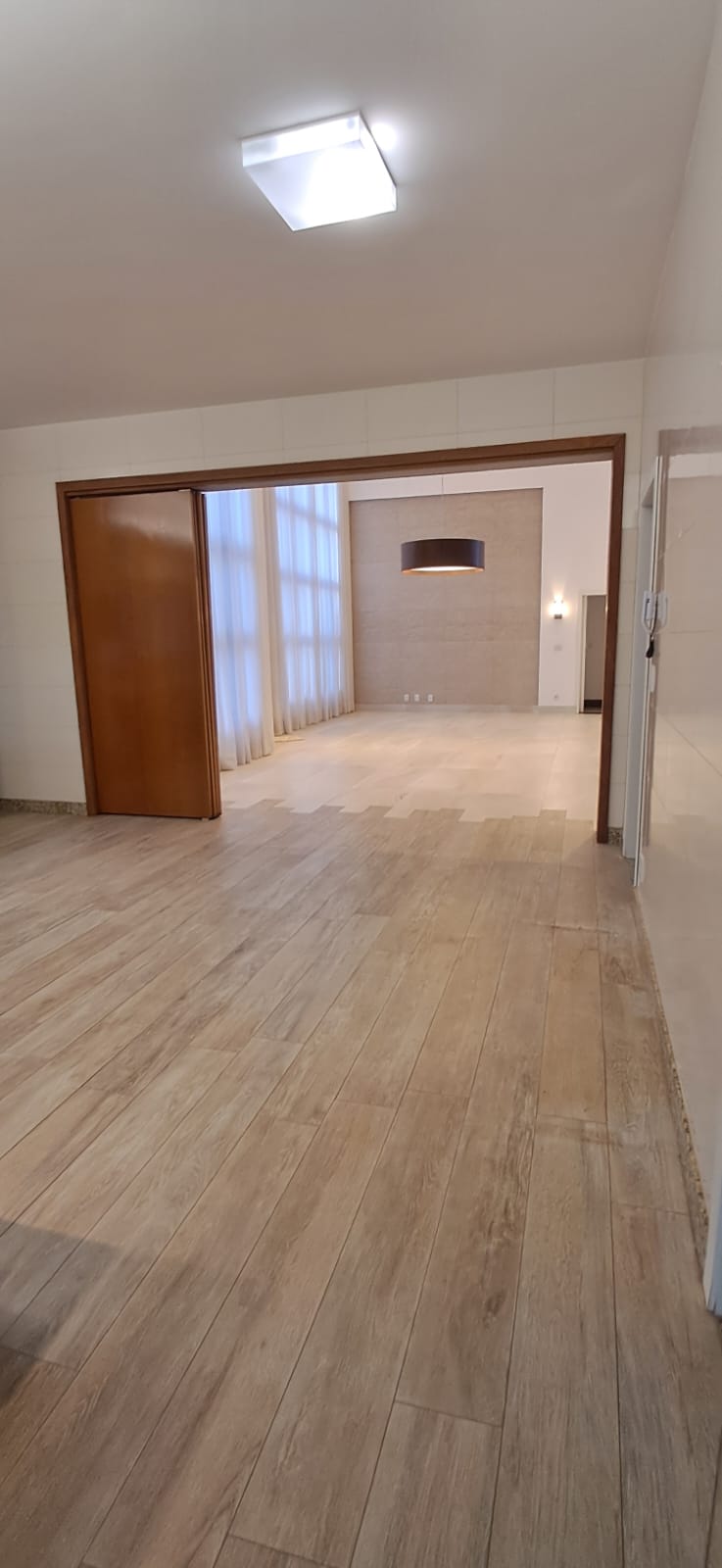 Vende-se ecelente casa em condomínio de luxo, Condomínio Eugenie Scharlé  em Sabará.