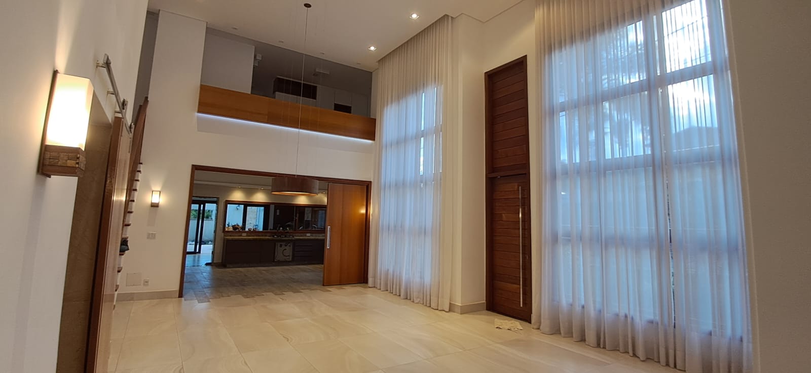 Vende-se ecelente casa em condomínio de luxo, Condomínio Eugenie Scharlé  em Sabará.
