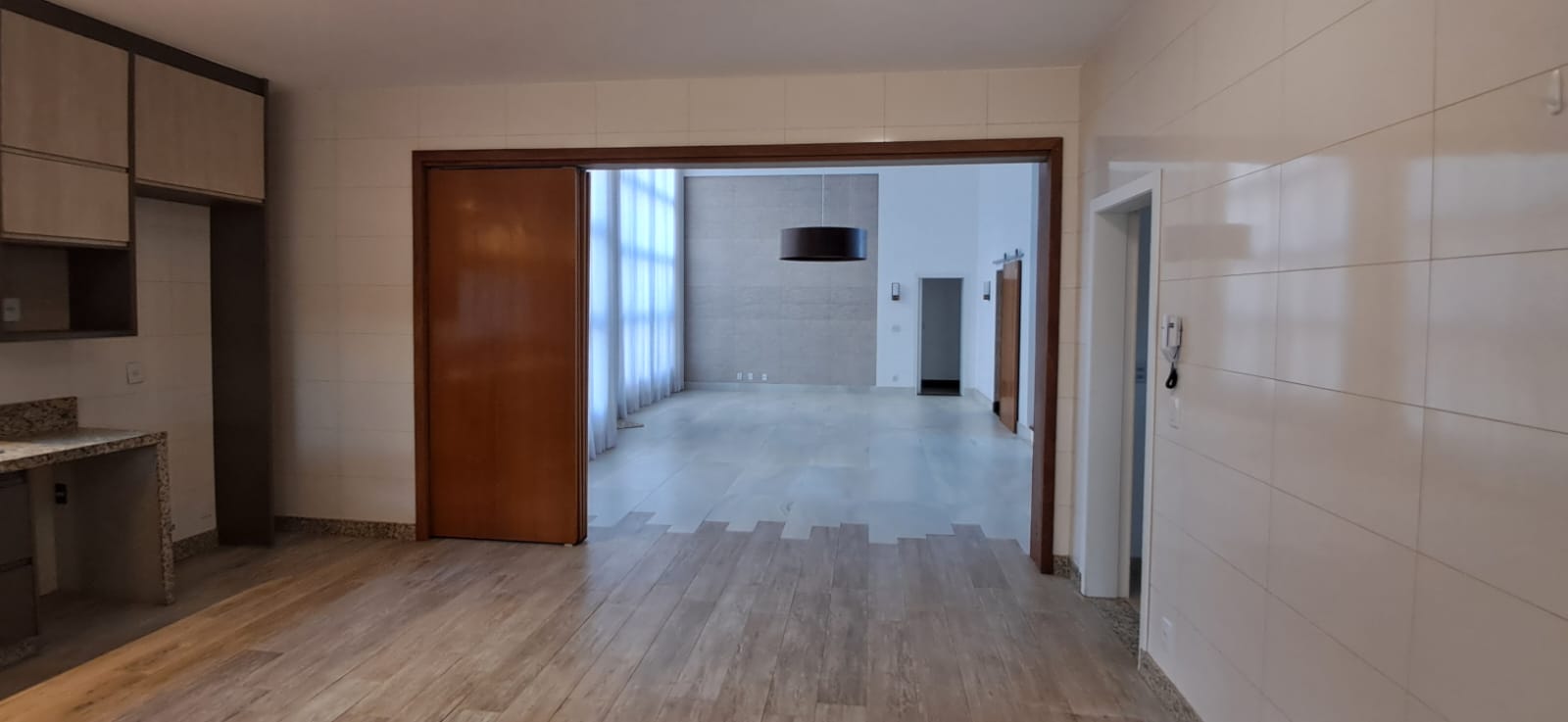 Vende-se ecelente casa em condomínio de luxo, Condomínio Eugenie Scharlé  em Sabará.