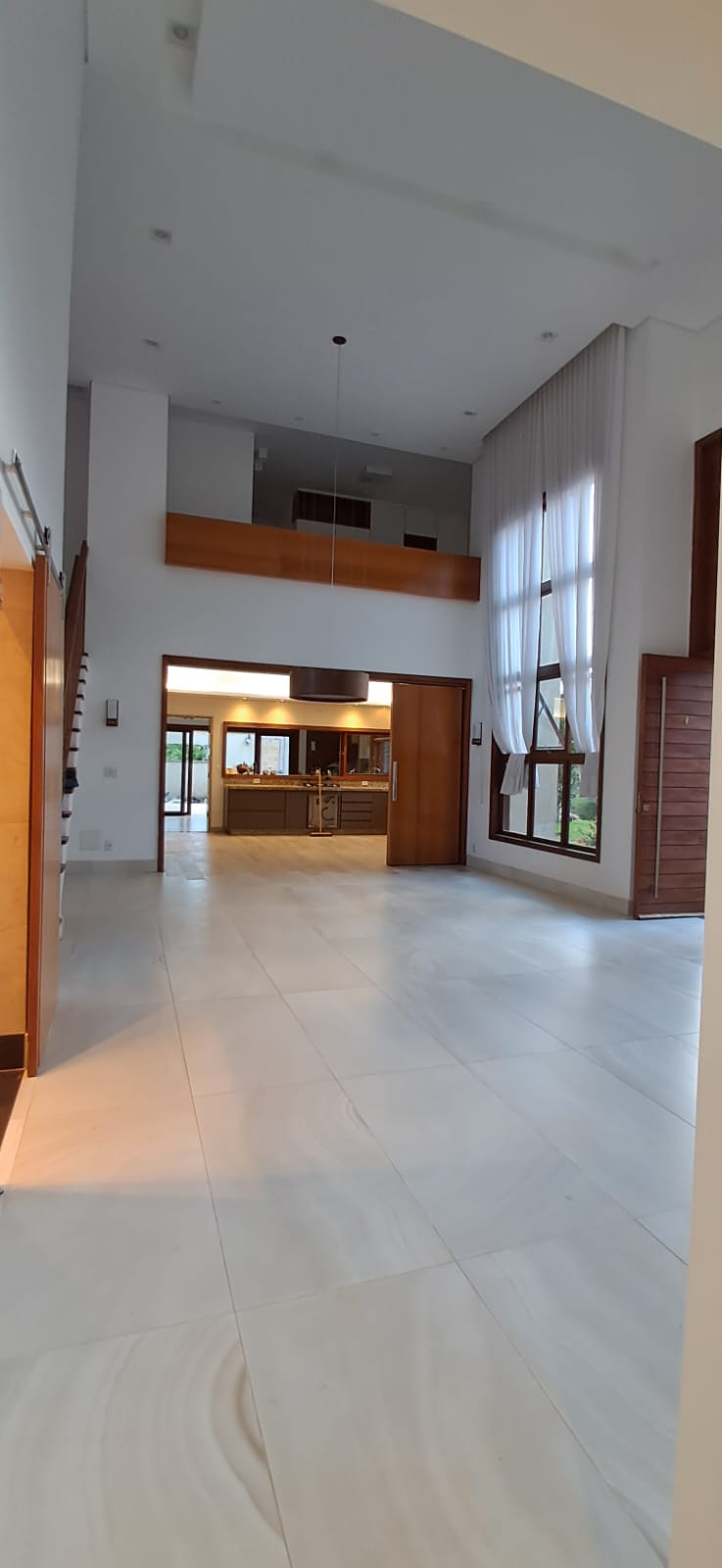 Vende-se ecelente casa em condomínio de luxo, Condomínio Eugenie Scharlé  em Sabará.