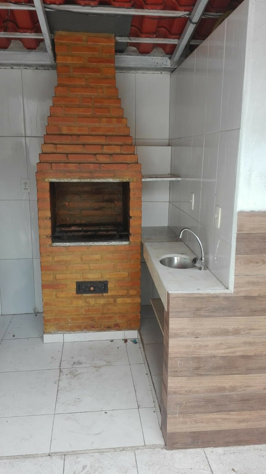 Vende-se ótimo apartamento com 02 quartos, área privativa, 01 vaga de garagem, Condomínio Mangueiras, Sabará- MG 