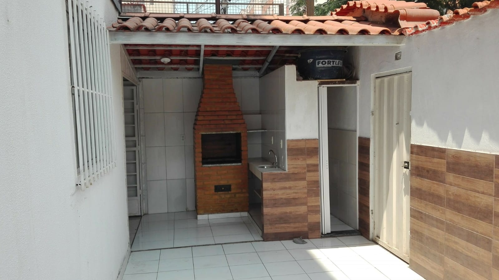 Vende-se ótimo apartamento com 02 quartos, área privativa, 01 vaga de garagem, Condomínio Mangueiras, Sabará- MG 