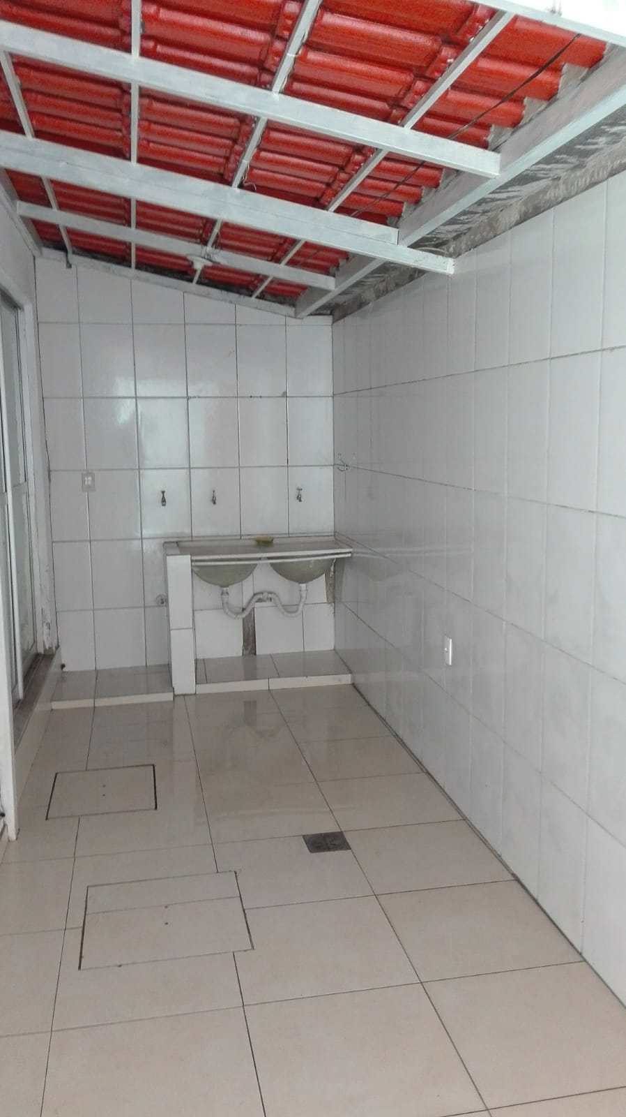 Vende-se ótimo apartamento com 02 quartos, área privativa, 01 vaga de garagem, Condomínio Mangueiras, Sabará- MG 