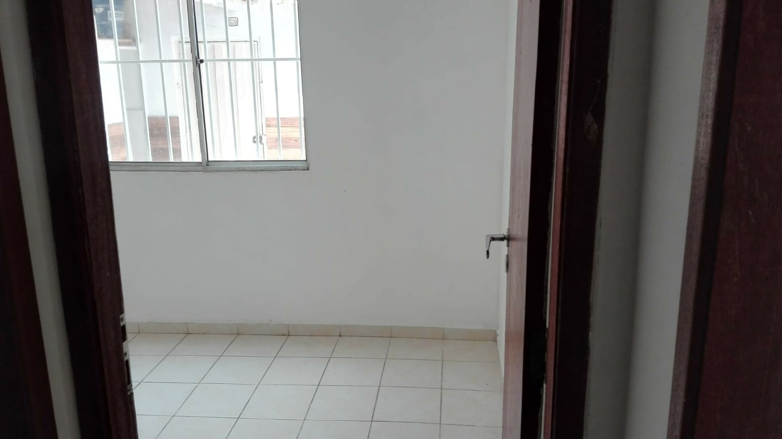 Vende-se ótimo apartamento com 02 quartos, área privativa, 01 vaga de garagem, Condomínio Mangueiras, Sabará- MG 