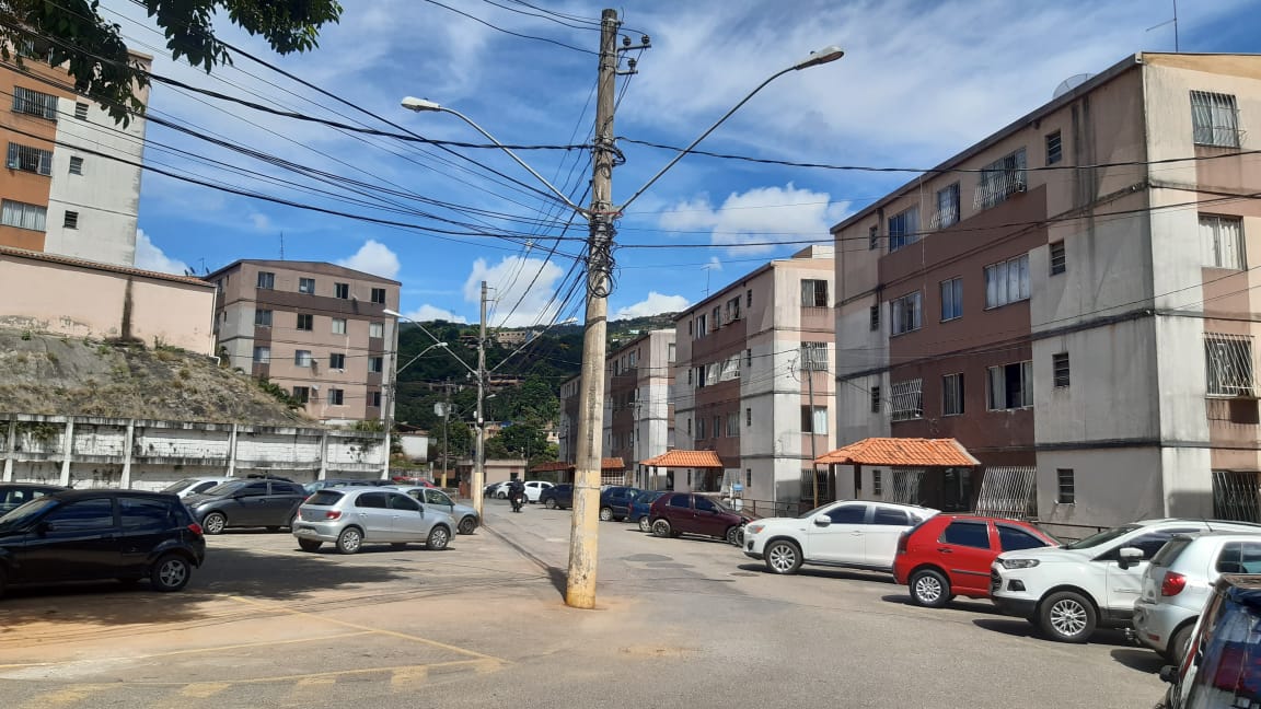 Vende-se excelente apartamento com 03 quartos,  área privativa , 1 vaga de garagem , Conjunto residencial Mangueiras, Sabará-MG.