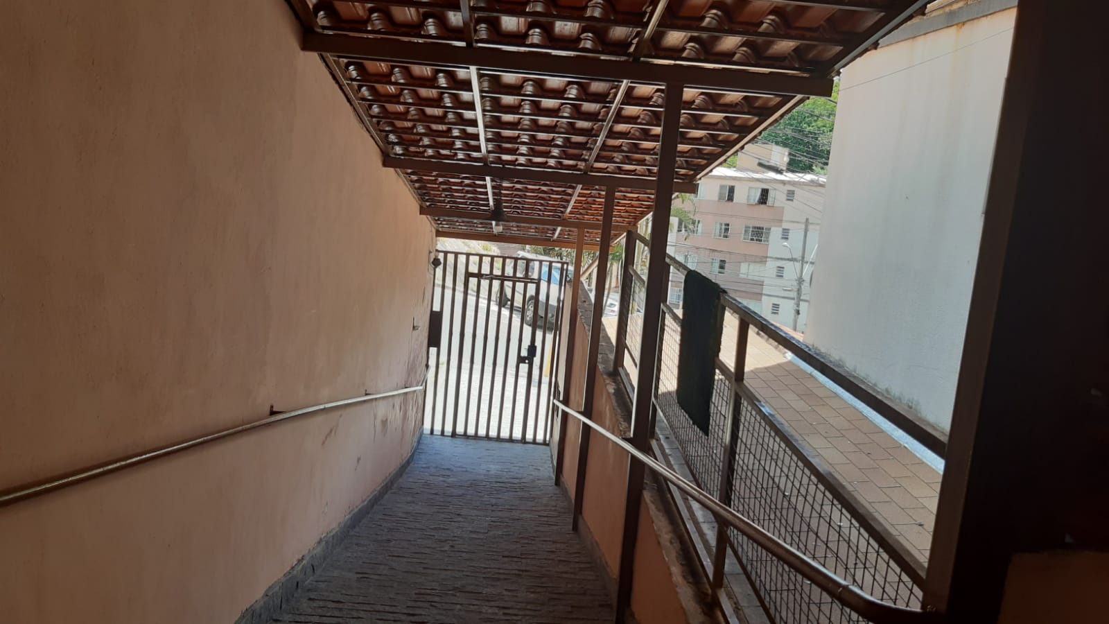 Vende-se excelente apartamento com 02 quartos, vaga de garagem, Condomínio Mangueiras, Sabará-MG