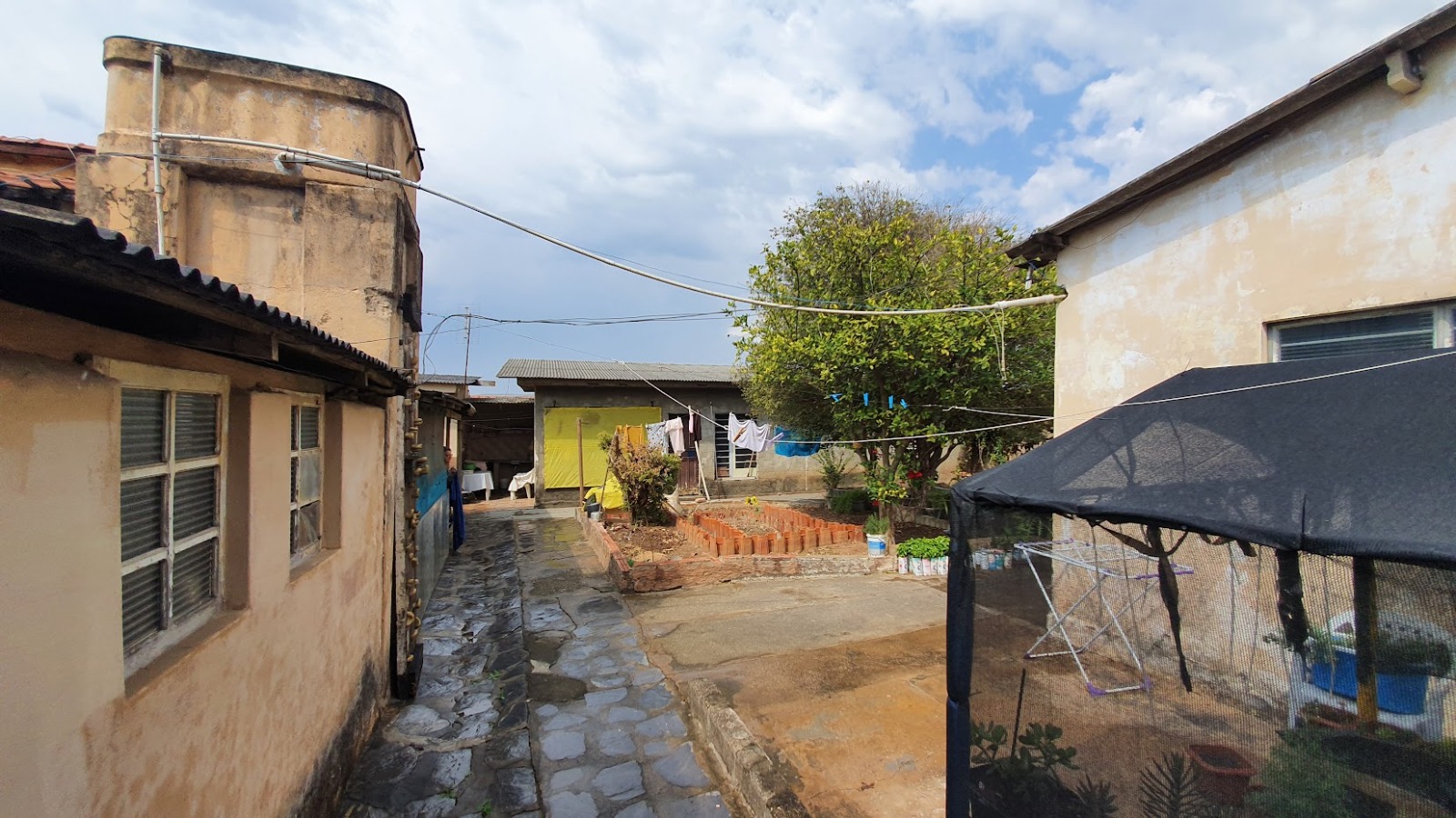 Casa antiga, ponto comercial a venda ou troca em Vila Pedroso Votorantim SP