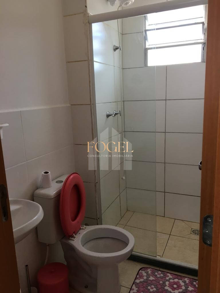 Jockey Club/JF – Apto 2/4 em condomínio com 1 vaga