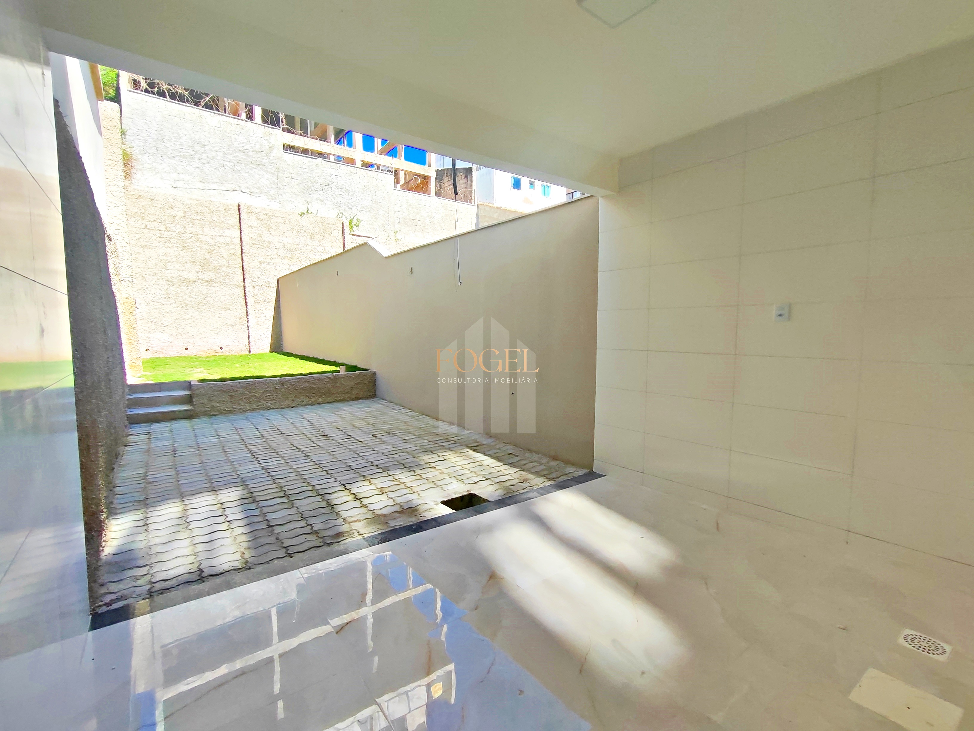 Recanto da Mata/Juiz de Fora – Casa com 3 Quartos, Sacada e 2 Vagas de Garagem