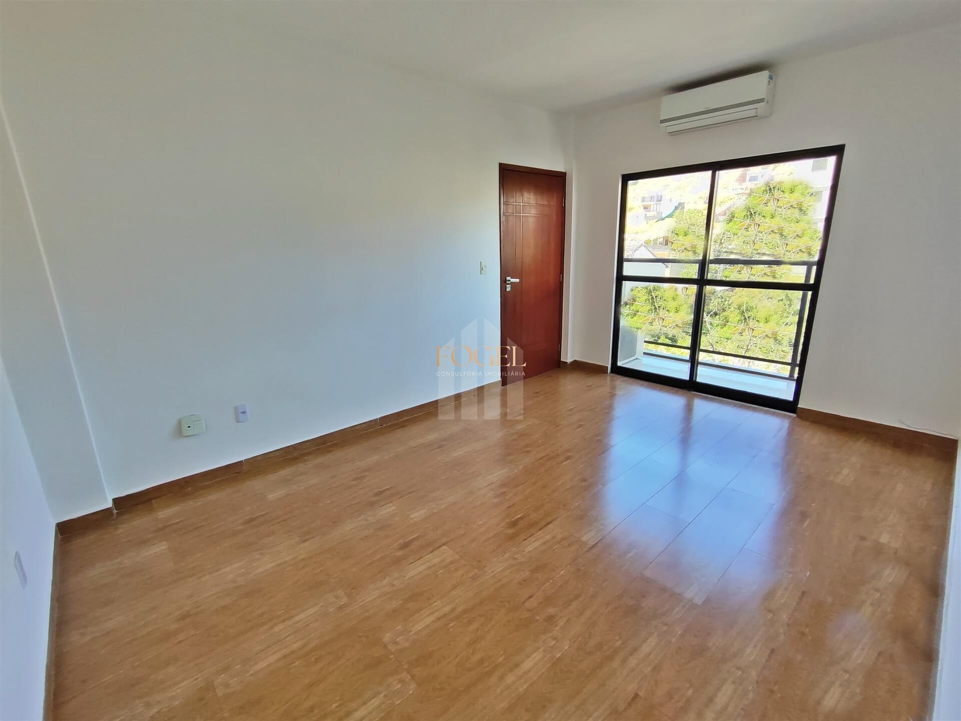 Recanto da Mata/JF-Apartamento com 2/4, Ar-Condicionado, Suíte e Sacada