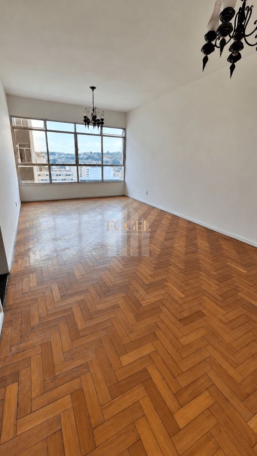 Centro/JF-Apartamento 4/4, com Suíte e Sala Ampla na rua Halfed