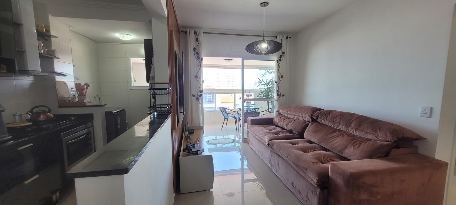  Apartamento Frente para o Mar  Condomínio Royal Garden  Mongaguá  77 m²  Porteira Fechada Vista Deslumbrante!  Se você busca conforto, exclusividade e uma localização privilegiada, esta é a oportunidade ideal! Lindo apartamento no Condomínio Royal Garden, em Mongaguá, com vista frontal para o mar e lazer completo.  ✨ 