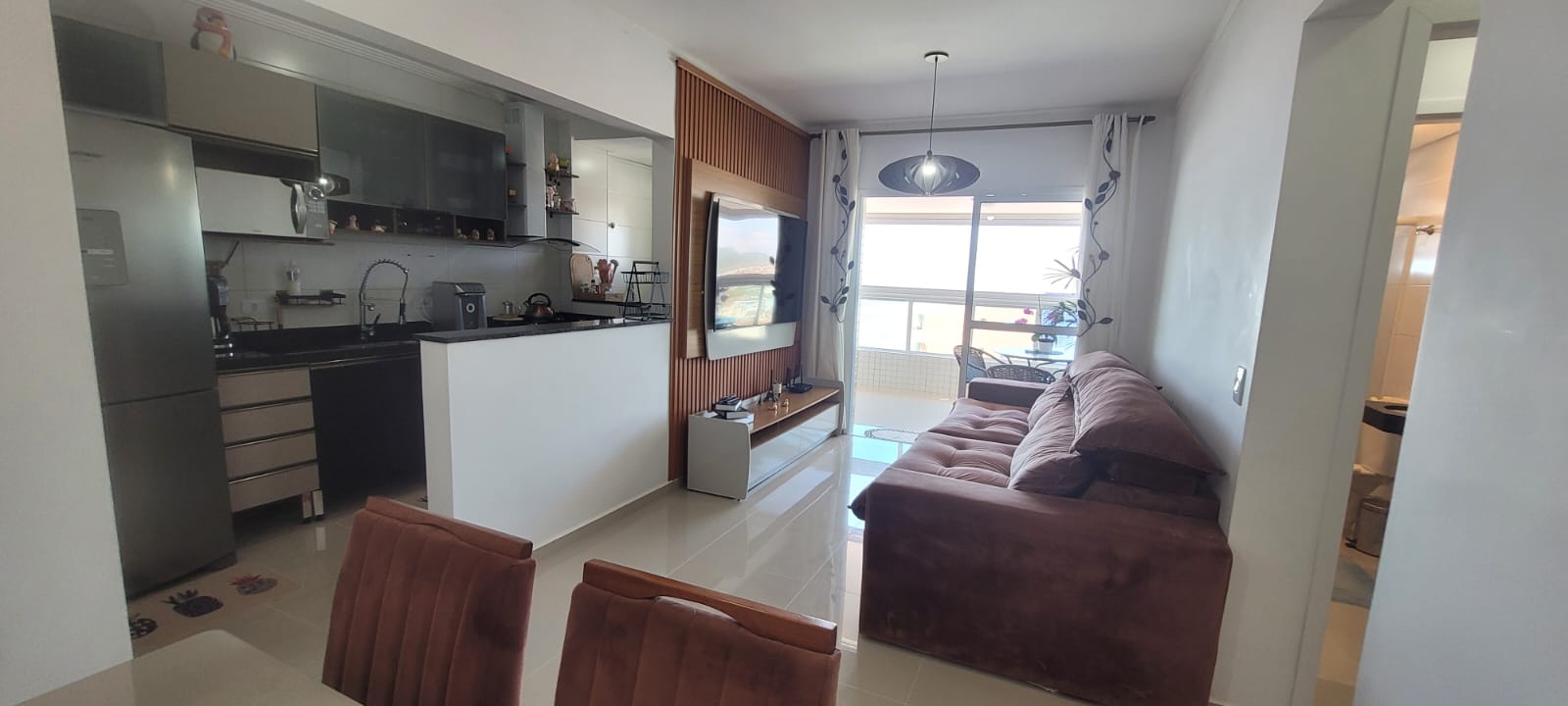  Apartamento Frente para o Mar  Condomínio Royal Garden  Mongaguá  77 m²  Porteira Fechada Vista Deslumbrante!  Se você busca conforto, exclusividade e uma localização privilegiada, esta é a oportunidade ideal! Lindo apartamento no Condomínio Royal Garden, em Mongaguá, com vista frontal para o mar e lazer completo.  ✨ 
