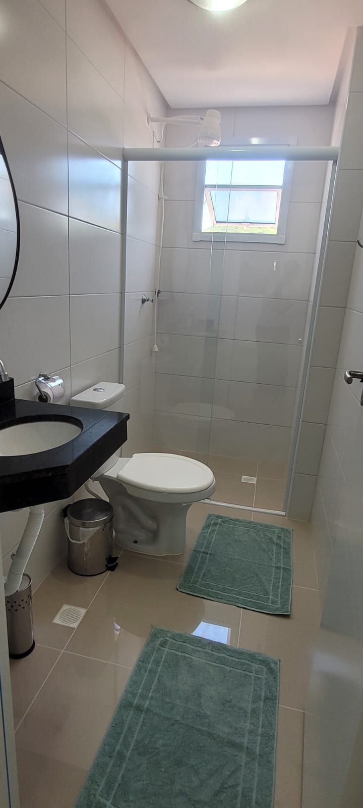  Apartamento Frente para o Mar  Condomínio Royal Garden  Mongaguá  77 m²  Porteira Fechada Vista Deslumbrante!  Se você busca conforto, exclusividade e uma localização privilegiada, esta é a oportunidade ideal! Lindo apartamento no Condomínio Royal Garden, em Mongaguá, com vista frontal para o mar e lazer completo.  ✨ 