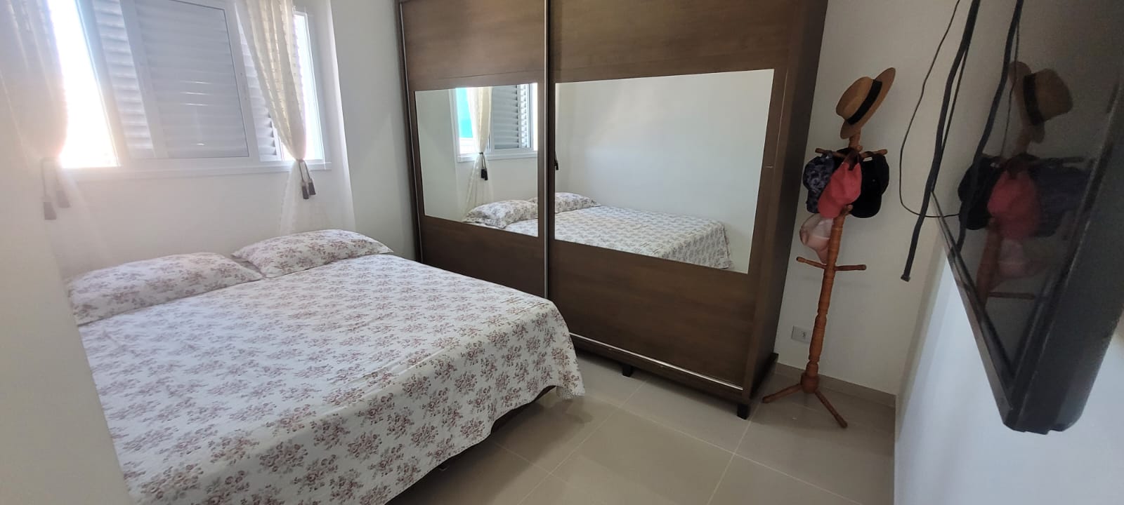  Apartamento Frente para o Mar  Condomínio Royal Garden  Mongaguá  77 m²  Porteira Fechada Vista Deslumbrante!  Se você busca conforto, exclusividade e uma localização privilegiada, esta é a oportunidade ideal! Lindo apartamento no Condomínio Royal Garden, em Mongaguá, com vista frontal para o mar e lazer completo.  ✨ 