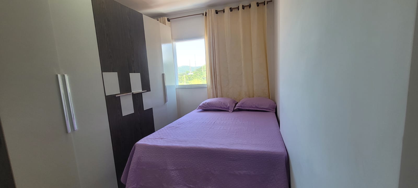  Apartamento Frente para o Mar  Condomínio Royal Garden  Mongaguá  77 m²  Porteira Fechada Vista Deslumbrante!  Se você busca conforto, exclusividade e uma localização privilegiada, esta é a oportunidade ideal! Lindo apartamento no Condomínio Royal Garden, em Mongaguá, com vista frontal para o mar e lazer completo.  ✨ 