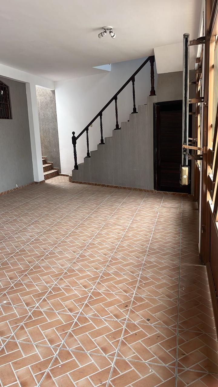  Excelente Sobrado à Venda – Oportunidade Imperdível!  ✨ 197m² de área construída  3 vagas de garagem 2 dormitórios espaçosos 3 banheiros Amplo salão de festas