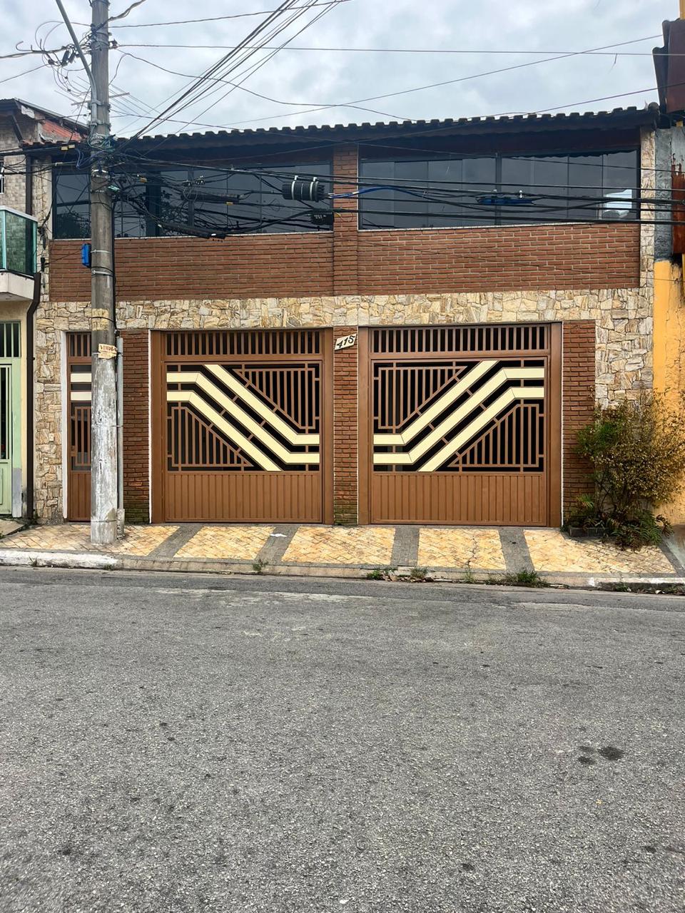  Excelente Sobrado à Venda – Oportunidade Imperdível!  ✨ 197m² de área construída  3 vagas de garagem 2 dormitórios espaçosos 3 banheiros Amplo salão de festas