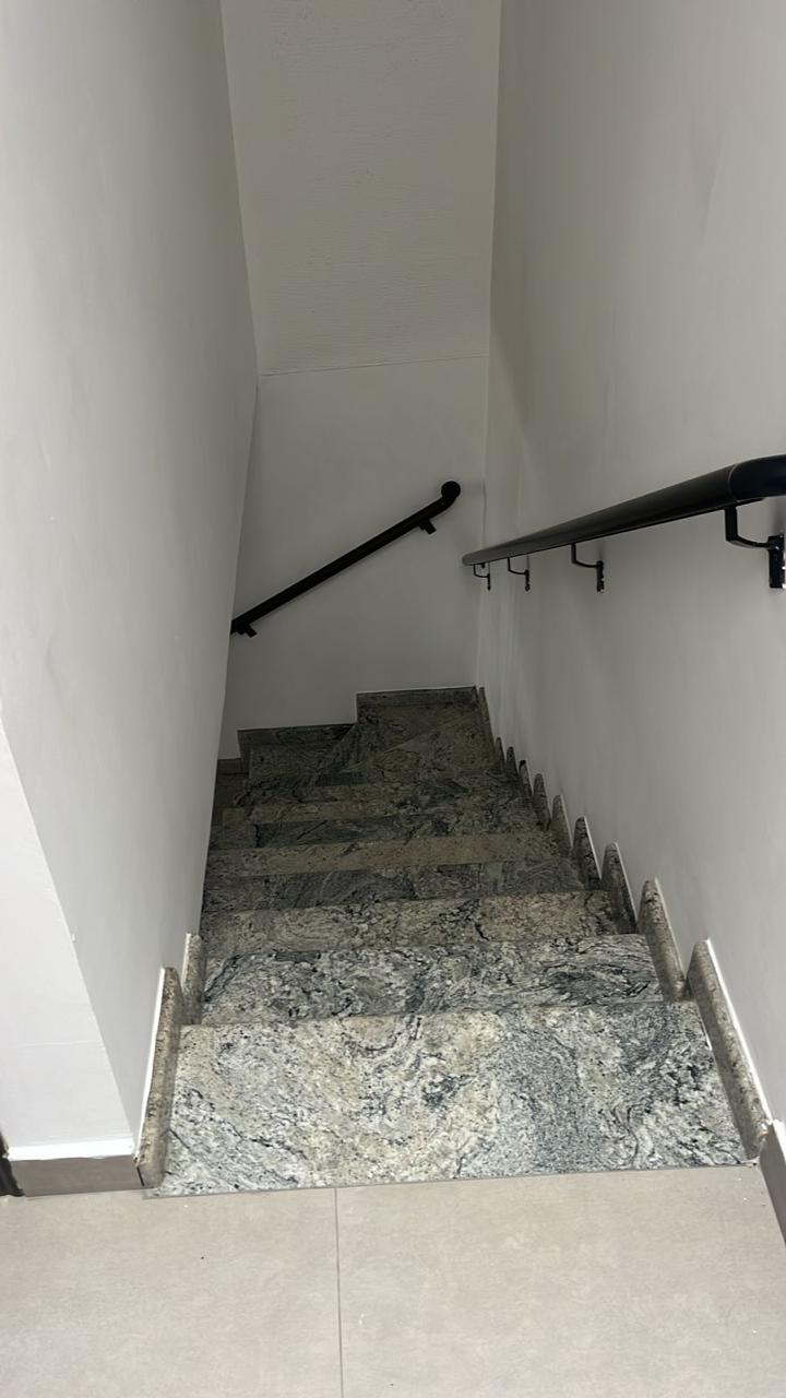  Excelente Sobrado à Venda – Oportunidade Imperdível!  ✨ 197m² de área construída  3 vagas de garagem 2 dormitórios espaçosos 3 banheiros Amplo salão de festas